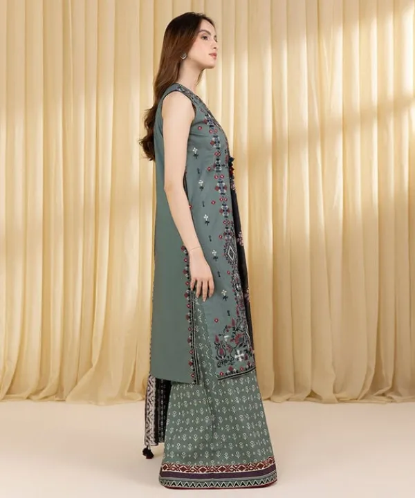 Best Sapphire 3 Piece - Embroidered Lawn Suit GreyDupatta